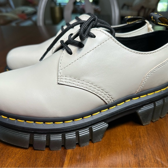 Dr Martens Women Shoes Oxfords lace up Leather Light Beige - Picture 12 of 12